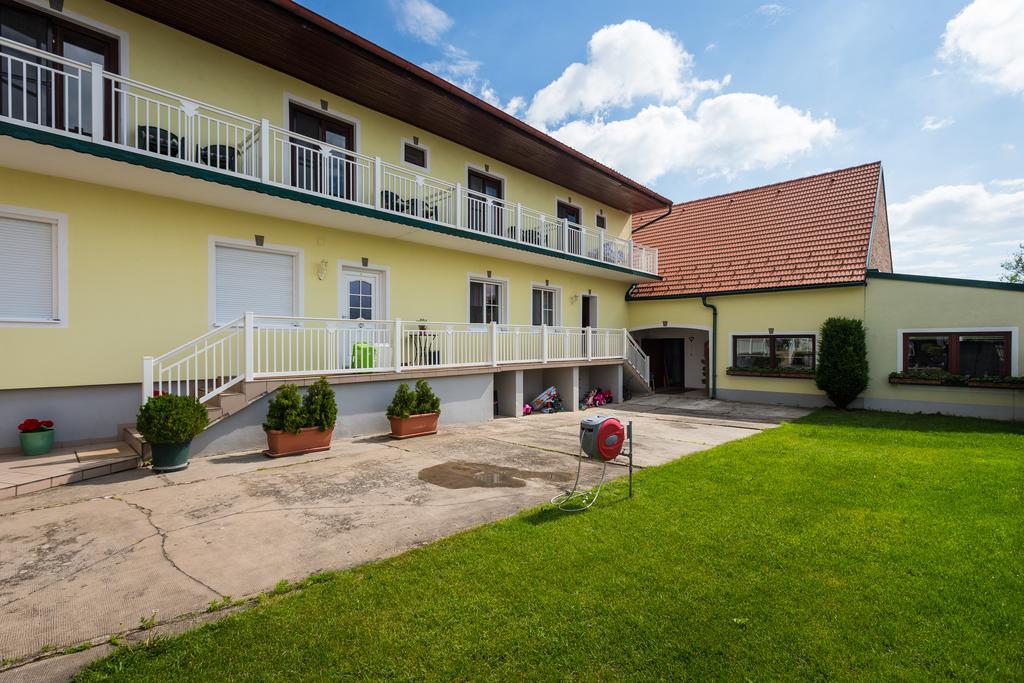 Gaestehaus - Doris - Wenzl Moerbisch Am See Exterior photo
