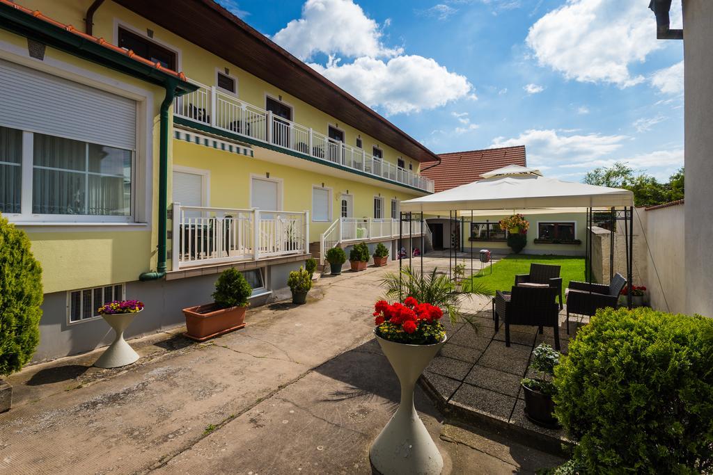 Gaestehaus - Doris - Wenzl Moerbisch Am See Exterior photo